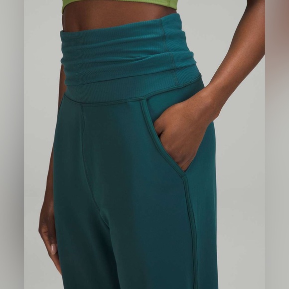 Lululemon Align Super-High-Rise Ribbed-Waist Jogger - Picture 4 of 13